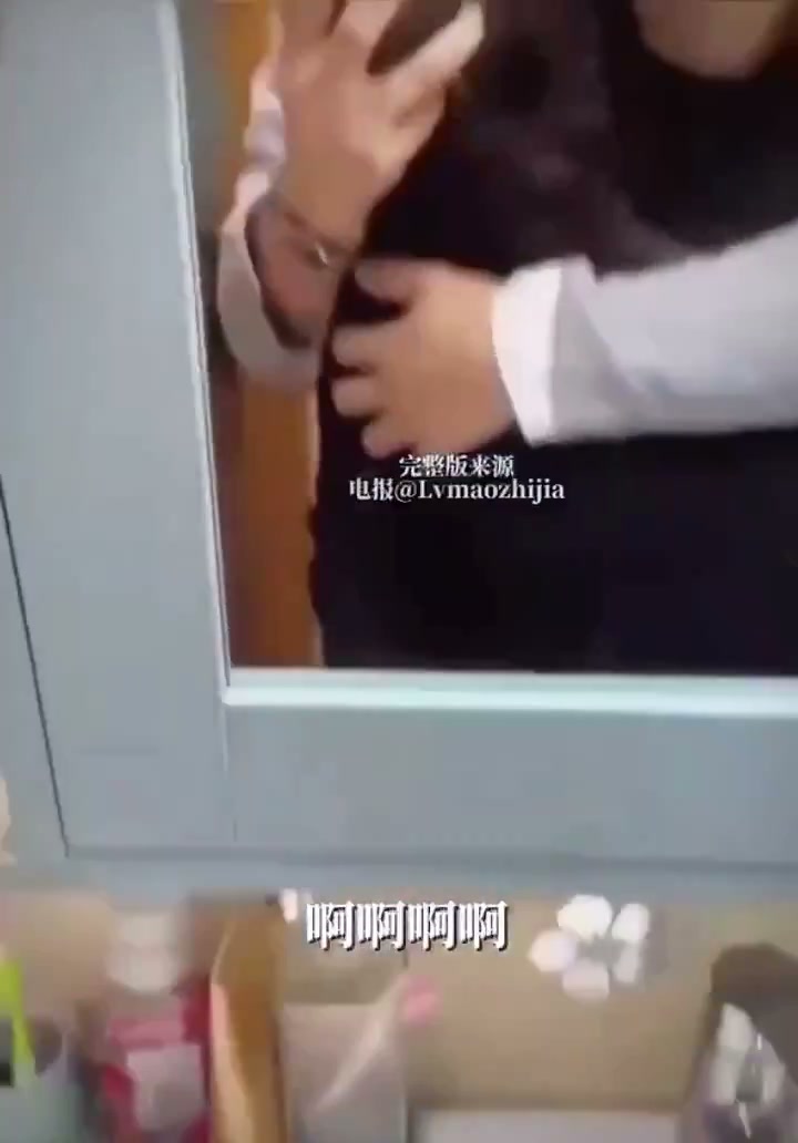 How many husbands do you even have? Which husband do you like the most? A 40-year-old mature wife sure knows how to play—she always goes only for the young ones with thick cocks, teasing her with fing 图片 3
